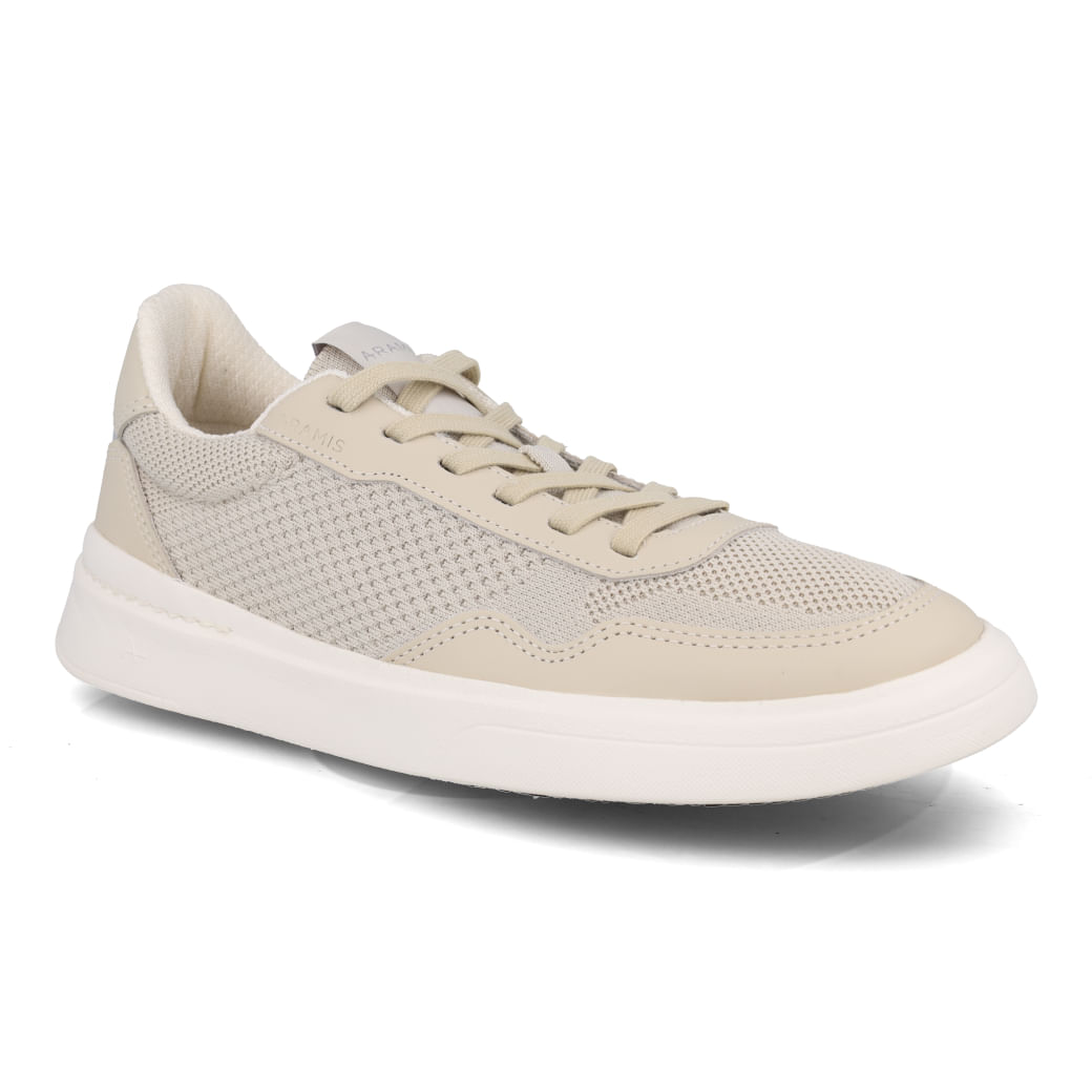 Vista lateral do tênis casual masculino Aramis bege com detalhes em couro perfurado